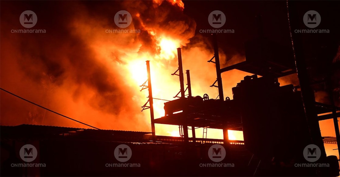 The blaze engulfed the factory. Photo: Manorama/Vidhuraj MT
