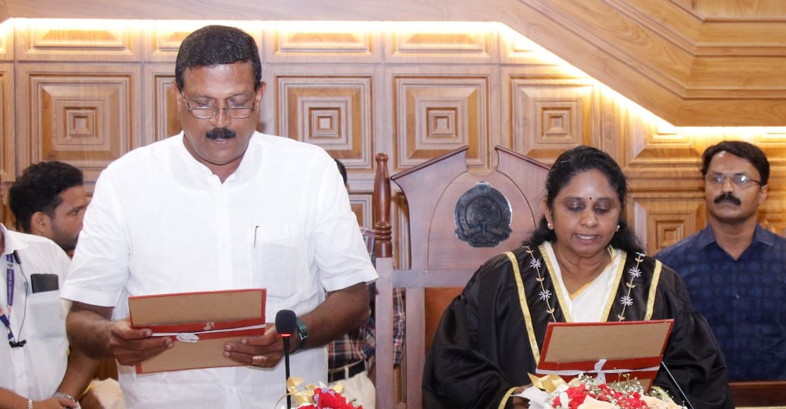 Mayor VK Minimol administers the oath of office to the newly elected Deputy Mayor, VR Sudheer. Photo: Special Arrangement. 
