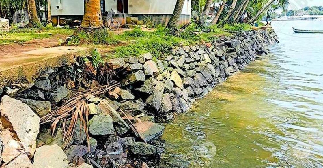 Damaged rock wall at Karuvanthiruthi Pulikkathazham Cherumattummel shore in Kozhikode. Photo: Special arrangement