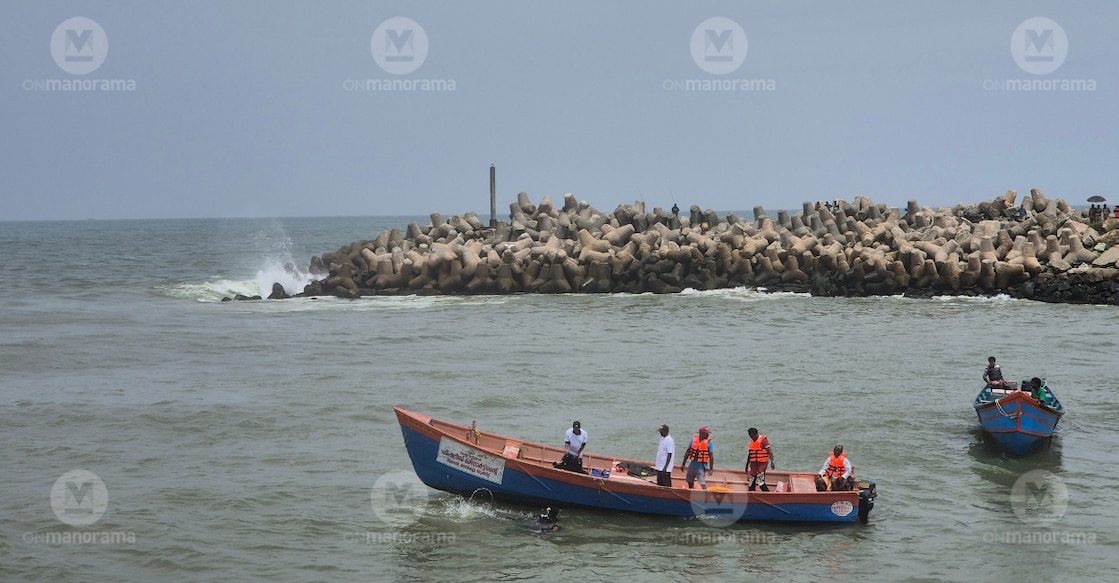 Rescue operation to find Shijin at the mouth of the estuary. Photo: Onmanorama