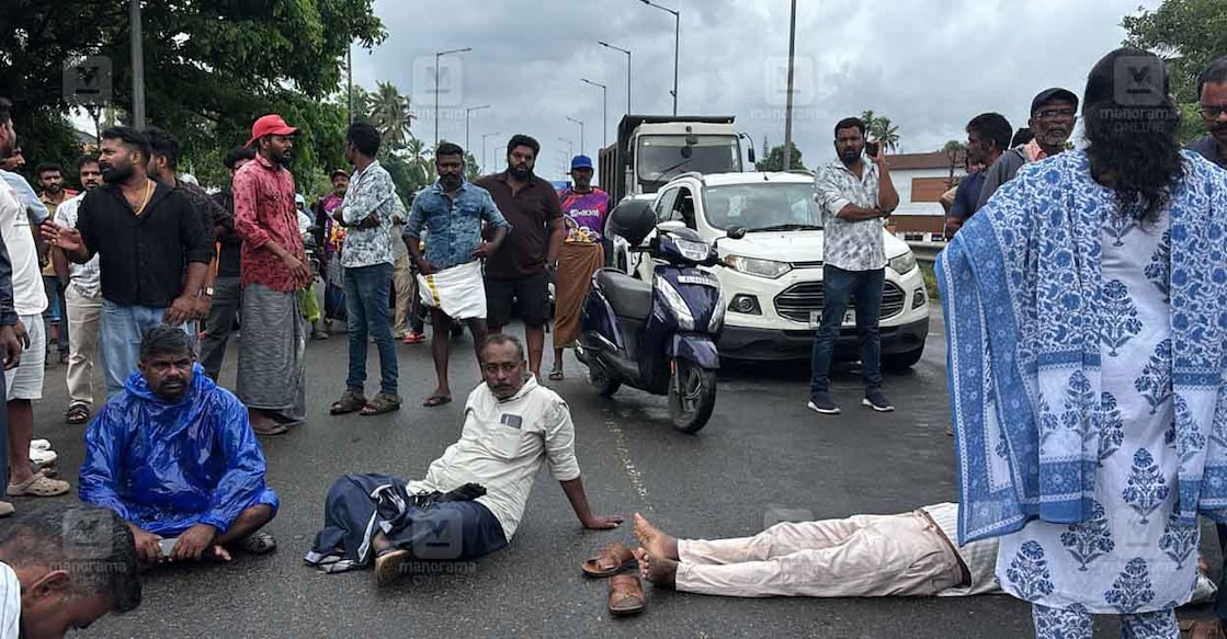 Locals protest against the waterlogging issue by blocking the Alappuzha Bypass. Photo: Jins Michael/ Manorama