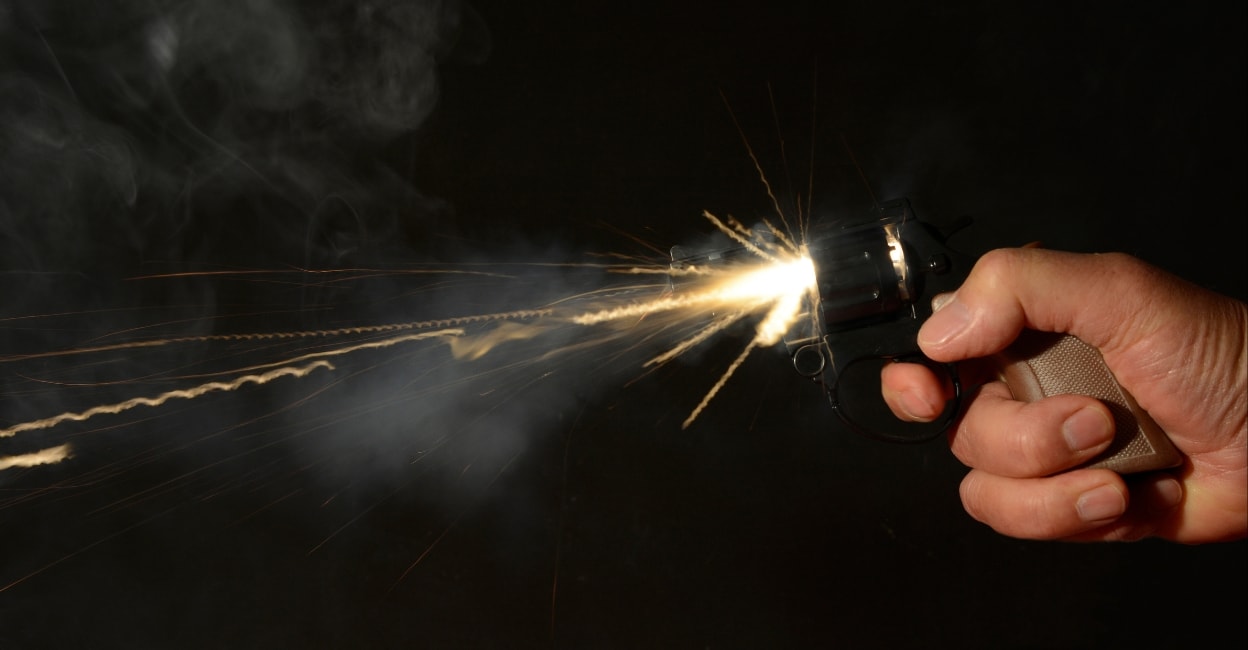 A shopkeeper in Battiyapadavu, Manjeshwar, was allegedly threatened by a four-member group who fired a shot into the air..Manjeshwar shooting, Battiyapadavu firing, Miyapadavu incident, Kasaragod news, border belt violence, gang clashes, gold smuggling, drug trafficking, Shuhaib Moin Sheikh, Raheem, Qader Madankallu, Manjeshwar police, firing in air, Kerala crime news, Uppala-Miyapadav-Paivalike belt, criminal gangs, Kasaragod latest, police investigation, firearm threat, crime report, Miyapadavu shooting, Kasaragod shooting, Manjeshwar incident, Battiyadapavu gunfire, Miyapadavu violence, Meenja panchayat crime, shopkeeper threatened, gold smuggling networks, drug trafficking links, gang clashes border belt, police investigation shooting, criminal suspects identified, family dispute motive, area security concerns, criminal activity resurgence, Uppala Miyapadav Paivalike belt