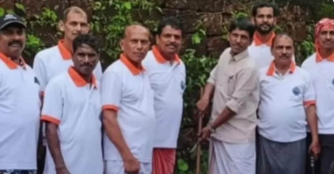IUML leader PKC Abdurahman posing for a photograph with Seva Bharati volunteers at Puthukode in Malappuram. Photo: Special Arrangement.