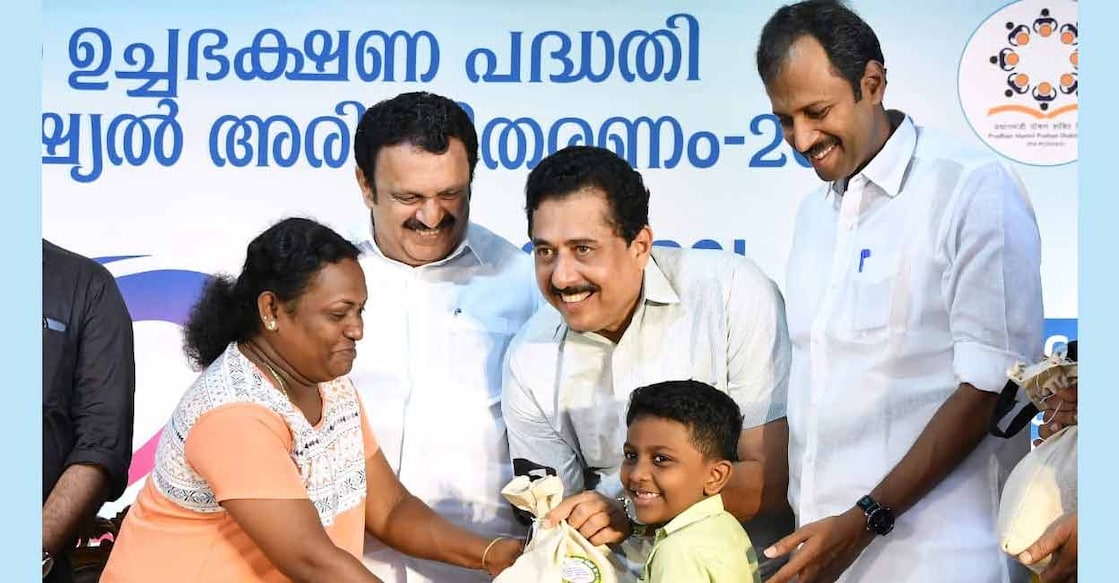 State-level inauguration of the distribution of Onam special rice for school students. Photo: Special arrangement