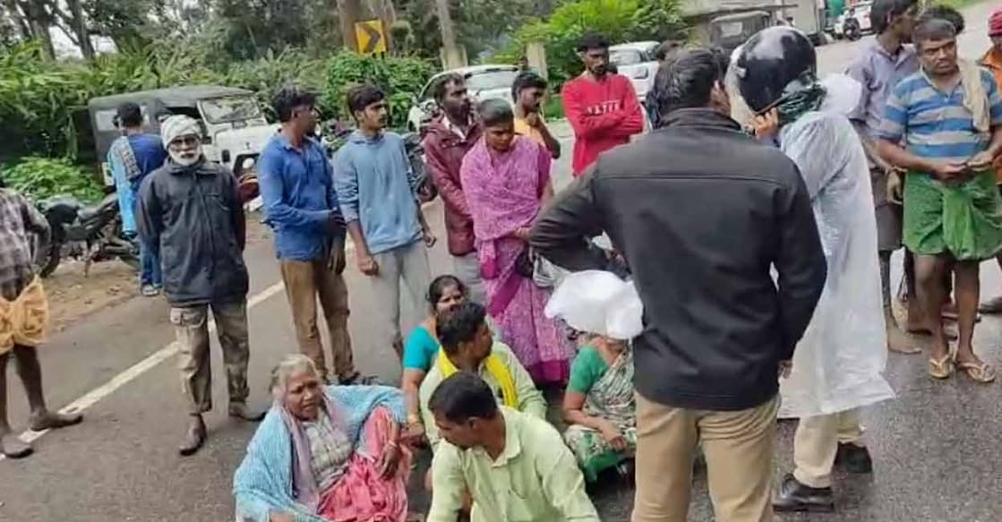 CPM workers protest at Pooppara after a wild elephant attack. Photo: Special arrangement