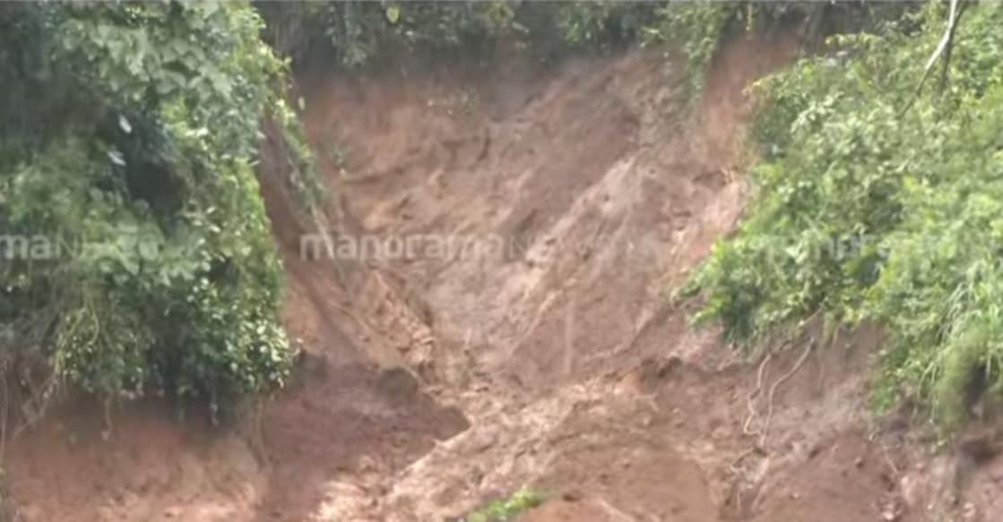 The landslide that occurred at Kararthod near Panakkad on the Panakkad–Malappuram road. Photo: Manorama News/ screengrab