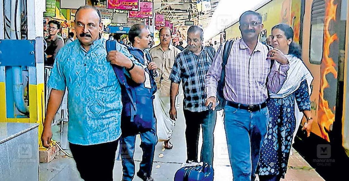 Kasaragod natives who escaped the Nepal floods upon arriving at Kanhangad railway station. Photo: Manorama