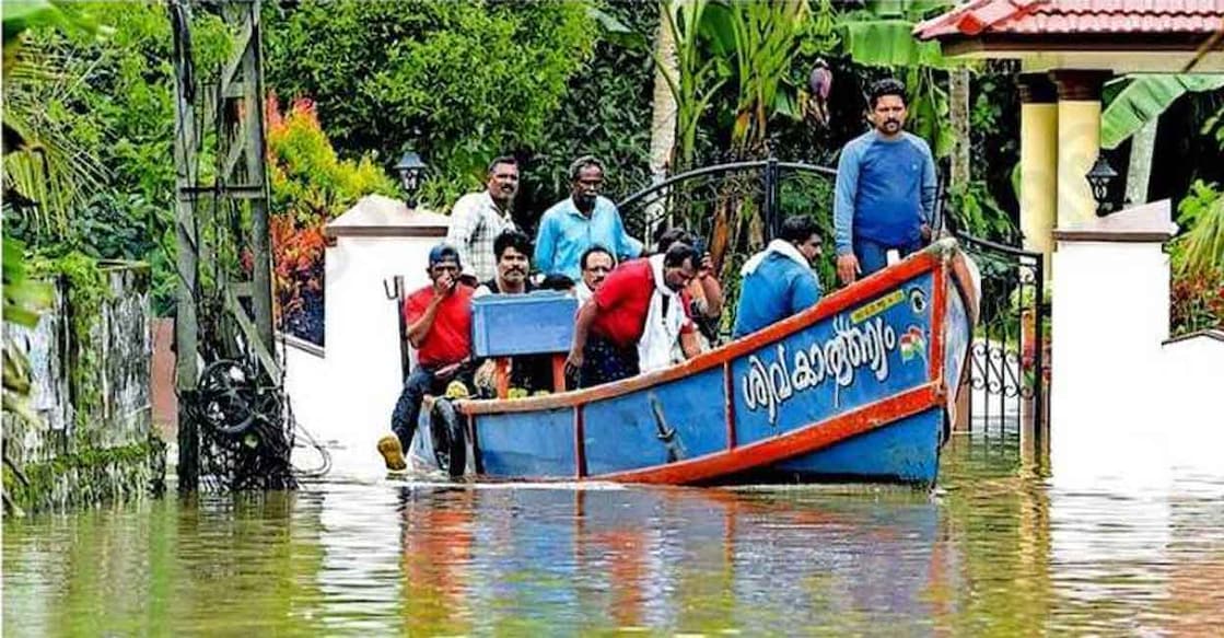 Fishermen from Kollam engage in rescue operation in Pathanamthitta. Photo: Manorama