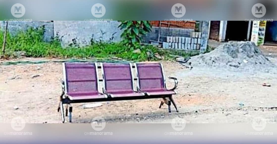 A chair installed in the veranda of the shopping complex at the Mallappally Panchayat Bus Stand was forcibly removed by vandals and discarded near the restroom. Photo: Special Arrangement.
