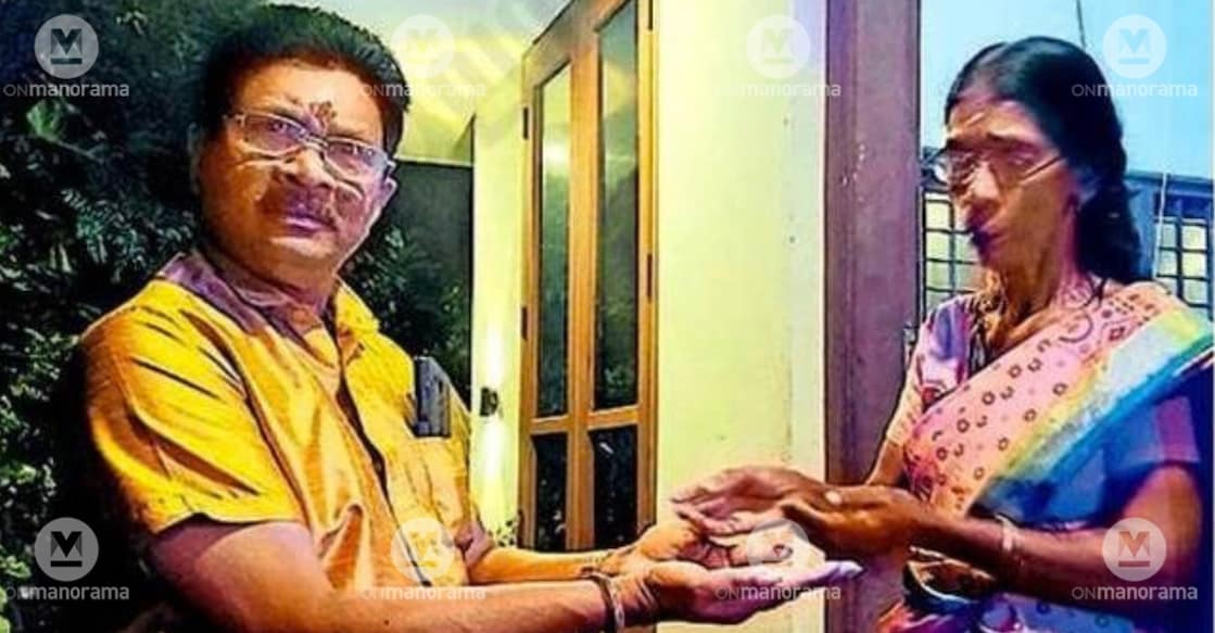 Lottery vendor Ambili hands over a lost gold thali  she found to a relative of its owner. Photo: Manorama