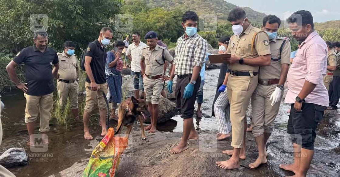  Body parts of a woman and child stuffed into sacks were recovered from the Bhavani river. Photo: Manorama