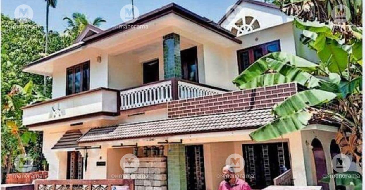 The 31 year old house of Raphael Joshy Chungath, which is being lifted intact at Poovathoor. Photo: Special Arrangement.
