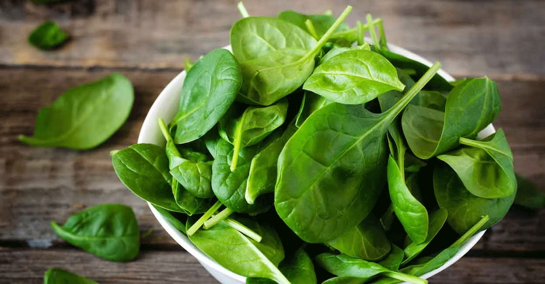 asthma-foods Green leafy vegetables can effectively fight the free radicals that damage lung tissues and cause inflammation. Photo: iStock/nata_vkusidey
