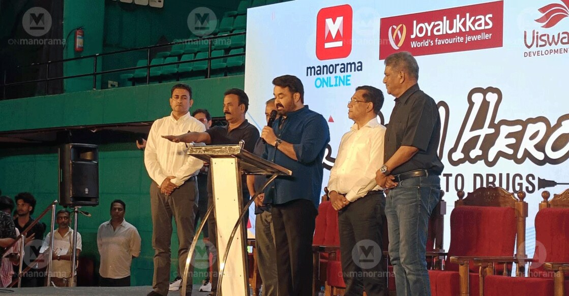 Mohanlal on the stage of 'Be a Hero' campaign along with other guests. Photo: Onmanorama
