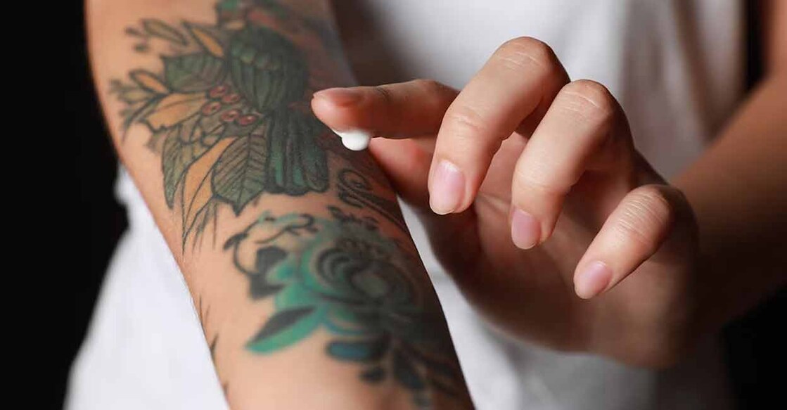 According to a study published by the National Library of Medicine, tattooing increases the risk of HCV (Hepatitis C Virus). Photo: iStock/Jacoblund