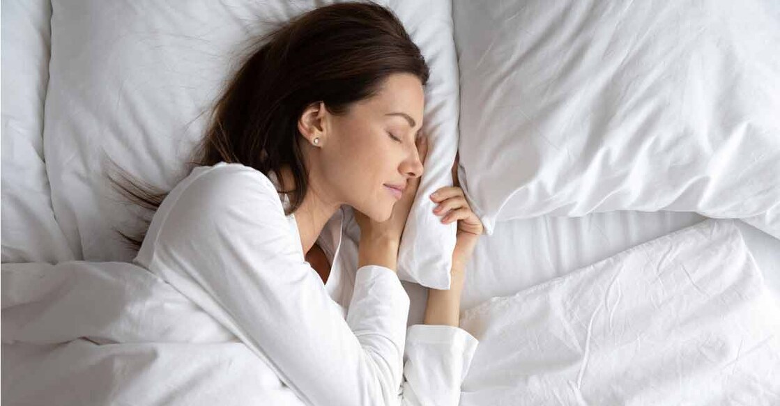 If you’re dealing with pimples, black spots, or frequent allergies, your bedsheet might be to blame. Photo: iStock/fizkes