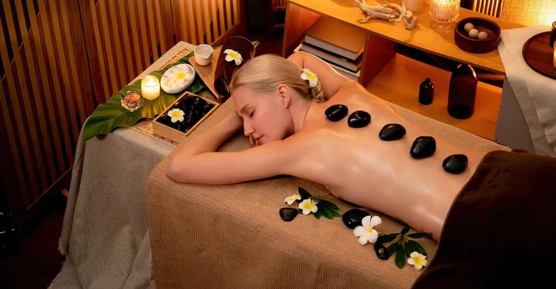 Cold marble stones are used to reduce inflammation, improve blood circulation and ensure overall balance of the body. Photo: iStock/Moment Makers Group