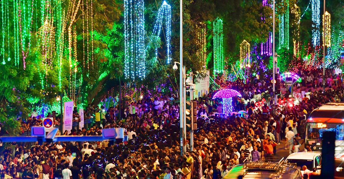 The crowds continued to pile up as the evening went on and the illumination of the city centre’s heritage buildings, and the lighting of the trees added to the festive feel. Photo: Manorama