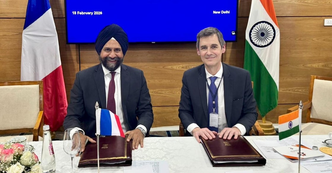 BLP Group CEO Tejpreet S Chopra and Flying Whales President Sebastien Bougon signing the agreement. Photo: Special arrangement