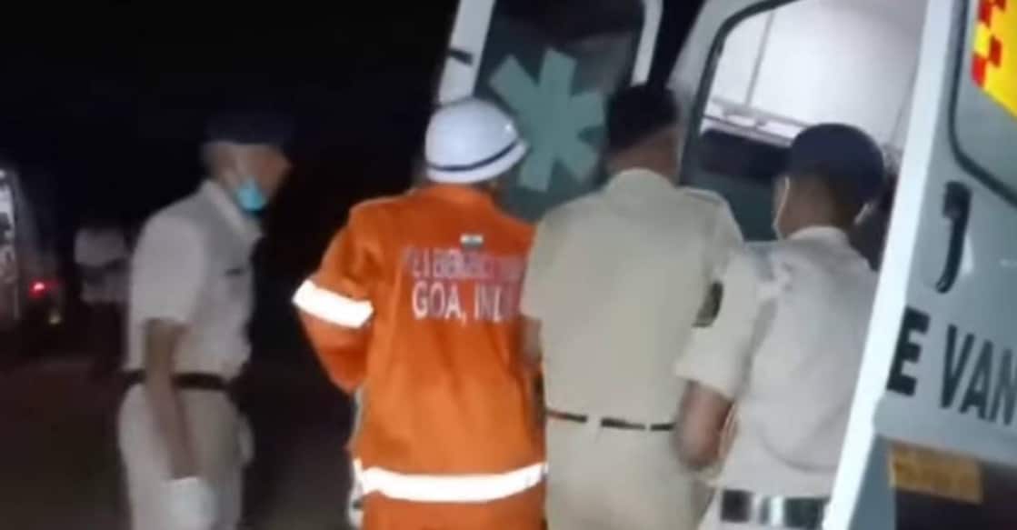 Police anf Fire and Rescue personnel shift body of a person killed in the fire at a nightclub on Saturday night. Photo: Screengrab/Manorama News