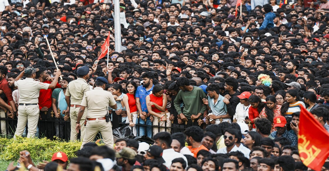 rcb-fans-crowd-victory