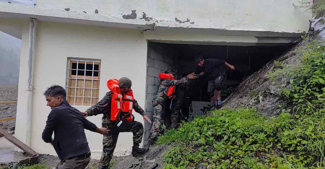 Army personnet rescue villagers in Uttarkashi following flash flood on Aug 5, 2025. Photo: Indian Army