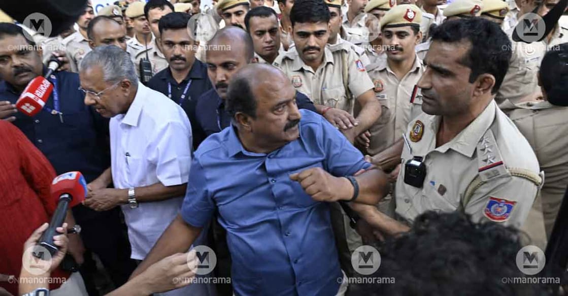 CPM leaders Pinarayi Vijayan and K N Balagopal were stopped by the Delhi Police during their march towards Jantar Mantar. Photo: Josekutty Panackal/Manorama