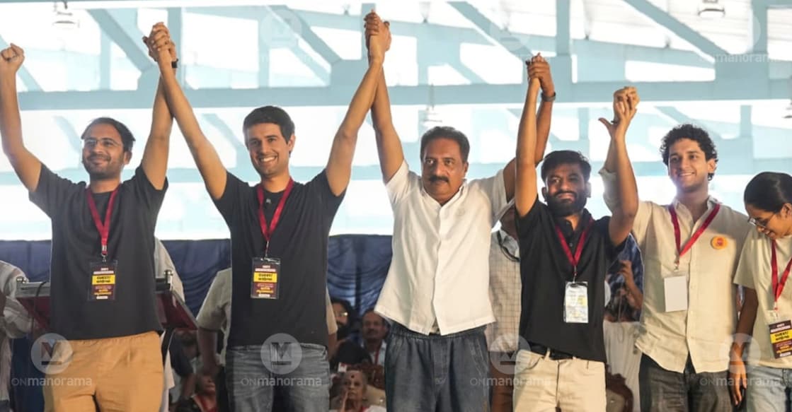 Cockroach Janta Party (CJP) founder Abhijeet Dipke, YouTuber Dhruv Rathee, actor-activist Prakash Raj, and others hold hands during a protest against CEC Gyanesh Kumar over the Special Intensive Revision (SIR) of electoral rolls, in Bengaluru, Thursday, Oct. 8, 2026. Photo: PTI