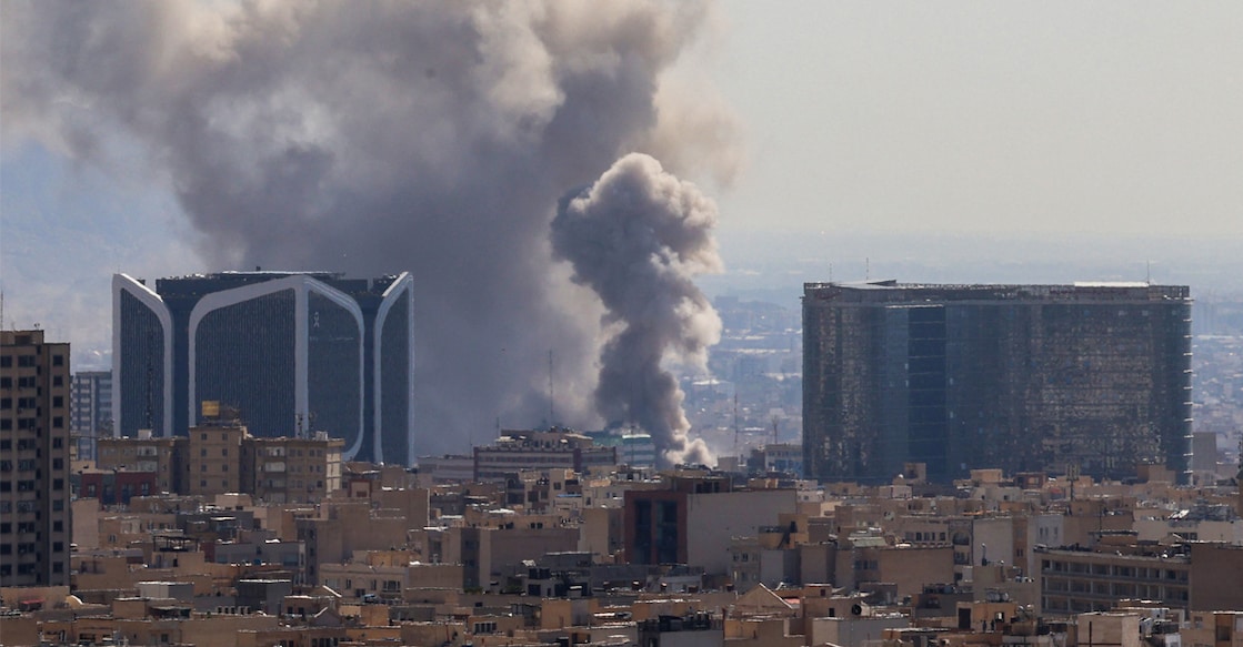 Plumes of smoke rise following reported explosions in Tehran on March 1, 2026. Photo: ATTA KENARE/AFP