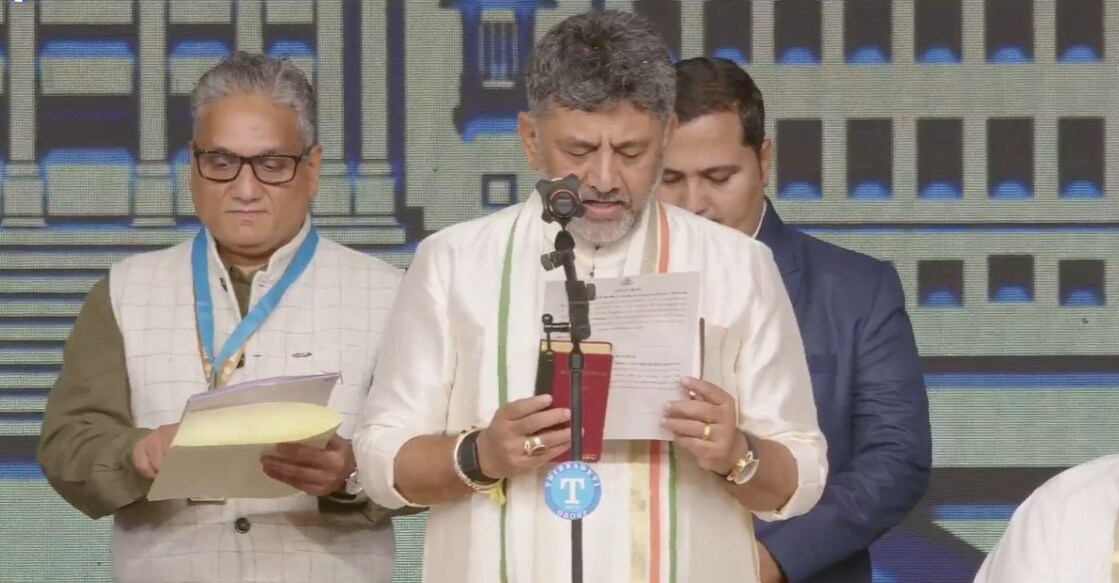 A screengrab of DK Shivakumar taking the oath as Karnataka Chief Minister, holding the copy of the Constitution in his hand. Photo: Facebook/DK SShivakumar