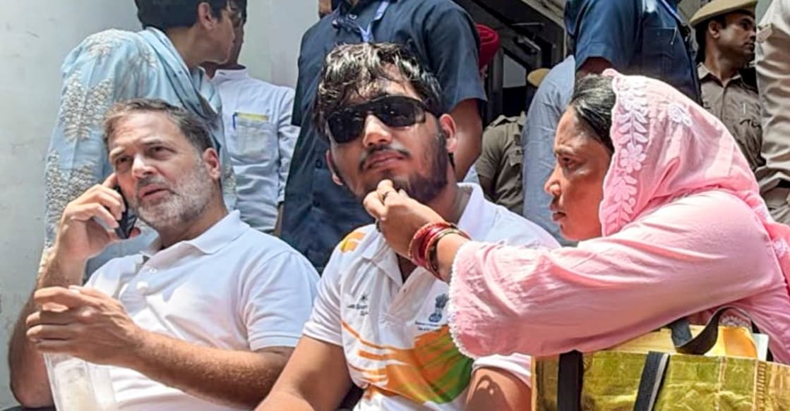 Leader of Opposition in the Lok Sabha Rahul Gandhi, left, sits on dharna at Parliament Street police station demanding registration of FIR over pellet injuries during Jul 20 protest, in New Delhi. Photo: PTI. 