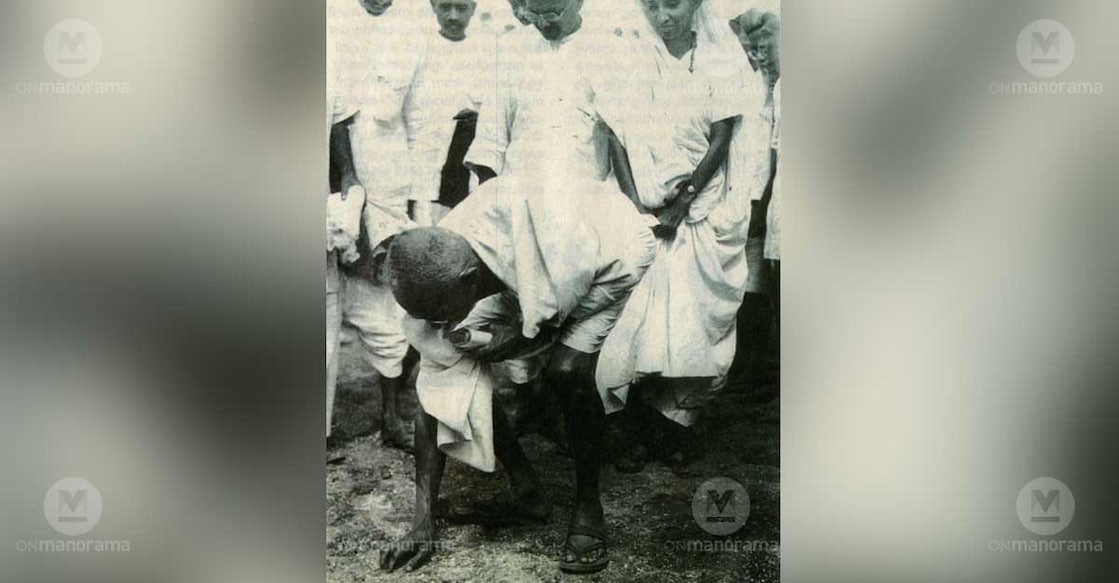 Mahatma Gandhi making salt at Dandi Beach on April 06, 1930. Photo: Malayala Manorama archive