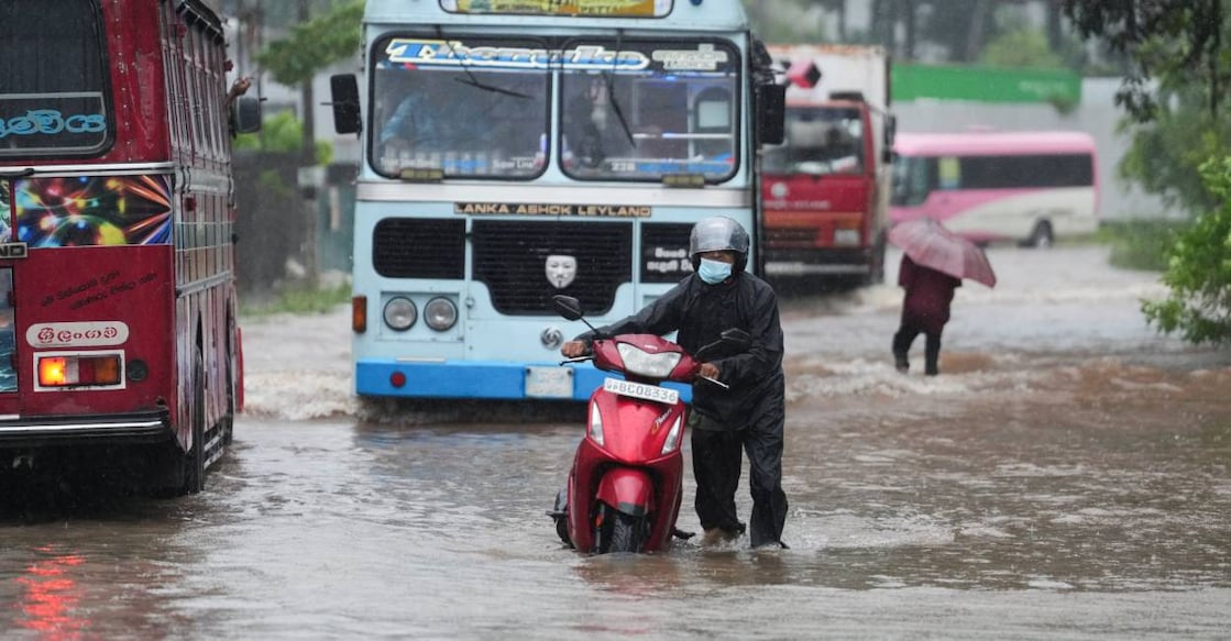 People and vehicles wade through a waterlogged street following heavy rainfall in Kelaniya, Sri Lanka, November 28, 2025. Photo: Reuters