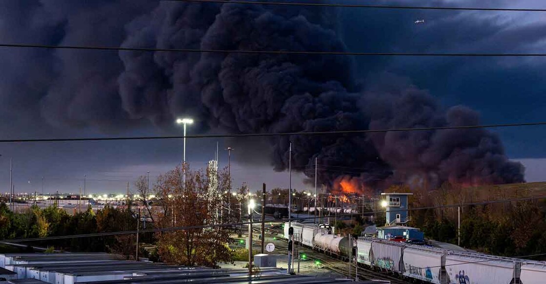 Smoke rises from the wreckage of a UPS MD-11 cargo jet after it crashed on departure from Louisville Muhammad Ali International Airport in Louisville, Kentucky, U.S., November 4, 2025. Photo: Jeff Faughender/USA Today Network via REUTERS.