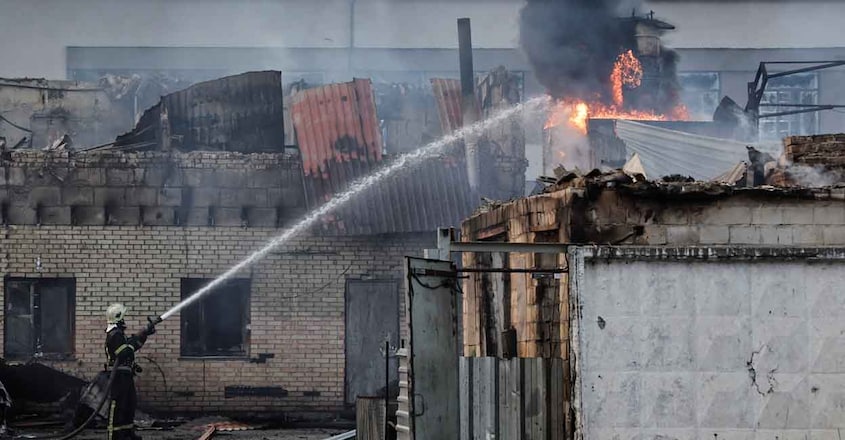 UKRAINE-CRISIS-ATTACK-KYIV A firefighter works at the site of a Russian drone strike, amid Russia's attack on Ukraine, in Kyiv, Ukraine June 10, 2025. REUTERS/Thomas Peter