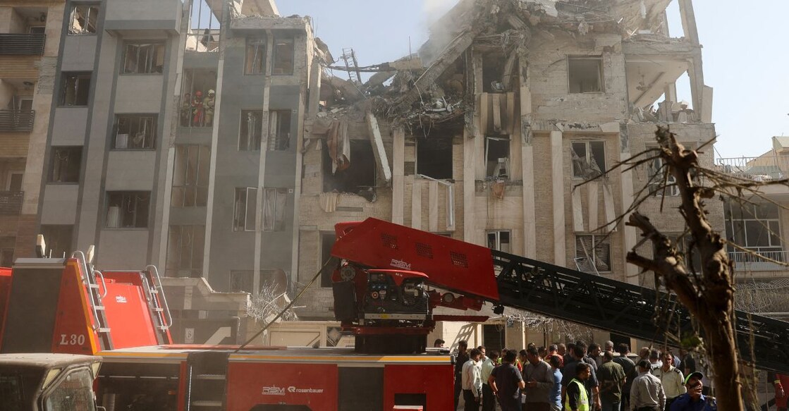 Israeli strikes in Tehran Rescuers work at the scene of a damaged building in the aftermath of Israeli strikes, in Tehran, Iran, June 13, 2025. Photo: Majid Asgaripour/WANA (West Asia News Agency) via REUTERS