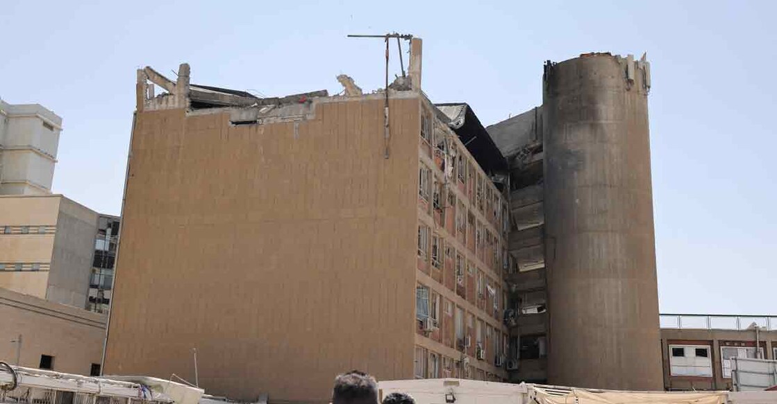 A member of the Israeli security forces walks near the Soroka Medical Center, the city's general hospital, at an impact site following a missile strike from Iran on Israel, in Beersheba, Israel on 19 June 2025. Photo: Marc Israel Sellem/Pool via REUTERS
