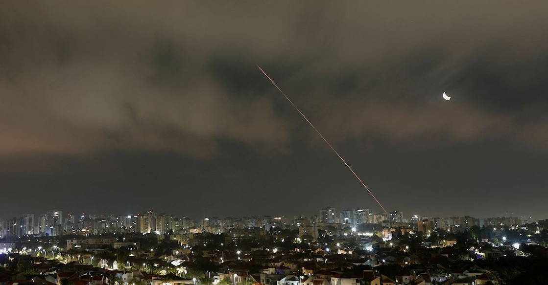 A missile launched from Iran is intercepted as seen from Ashkelon, Israel, June 21, 2025. Photo: Reuters/Amir Cohen