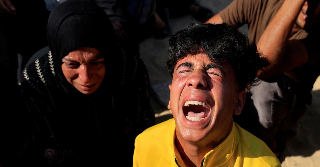 Mourners react during the funeral of Palestinians killed in an overnight Israeli strike on a tent, according to Gaza's health ministry, at Nasser Hospital in Khan Younis, southern Gaza Strip, June 29, 2025. Photo: REUTERS/Hatem Khaled