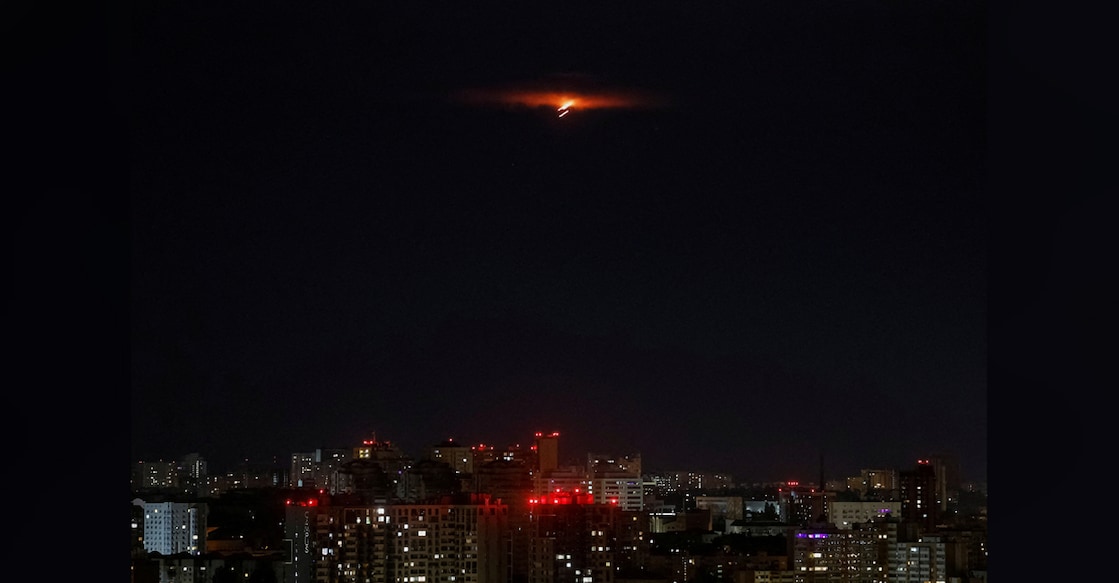 Explosion lights up the sky over the city during a Russian drone, amid Russia's attack on Ukraine, in Kyiv, Ukraine June 29, 2025. Photo: REUTERS/Gleb Garanich