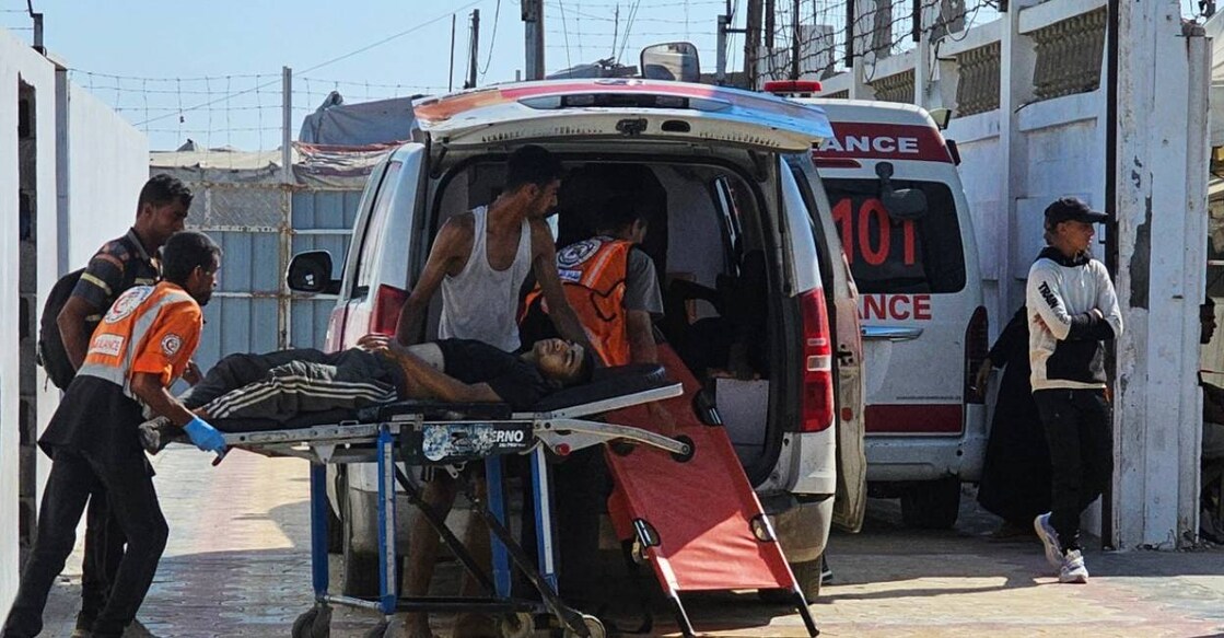 Palestinians transport people who were injured while trying to get humanitarian aid, into the Red Cross field hospital in the Mawasi area of Rafah in the southern Gaza Strip on July 20. Photo: AFP