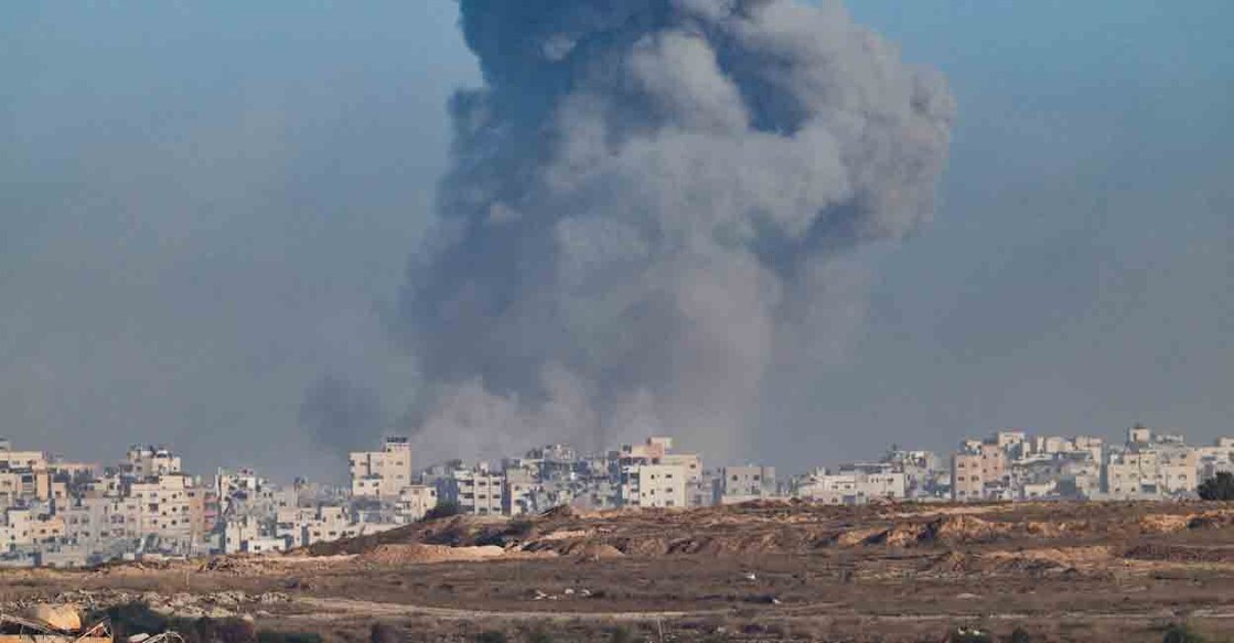 Smoke rises from Gaza after an explosion, as seen from the Israeli side of the border, September 16, 2025. REUTERS/Amir Cohen
