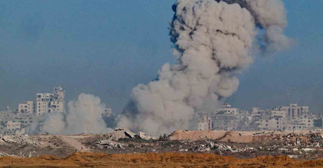 Smoke rises from Gaza after an explosion, as seen from Israel September 17, 2025. REUTERS/Amir Cohen