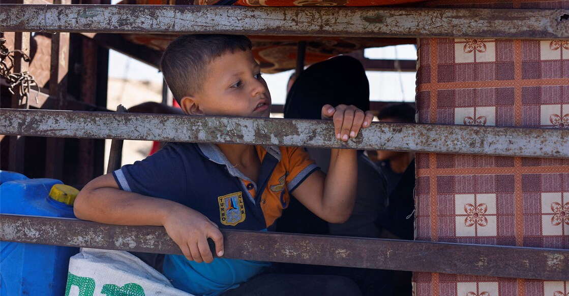 A child, part of crowds of displaced Palestinians fleeing northern Gaza due to an Israeli military operation, rides southward in a vehicle. Photo: REUTERS/Mahmoud Issa