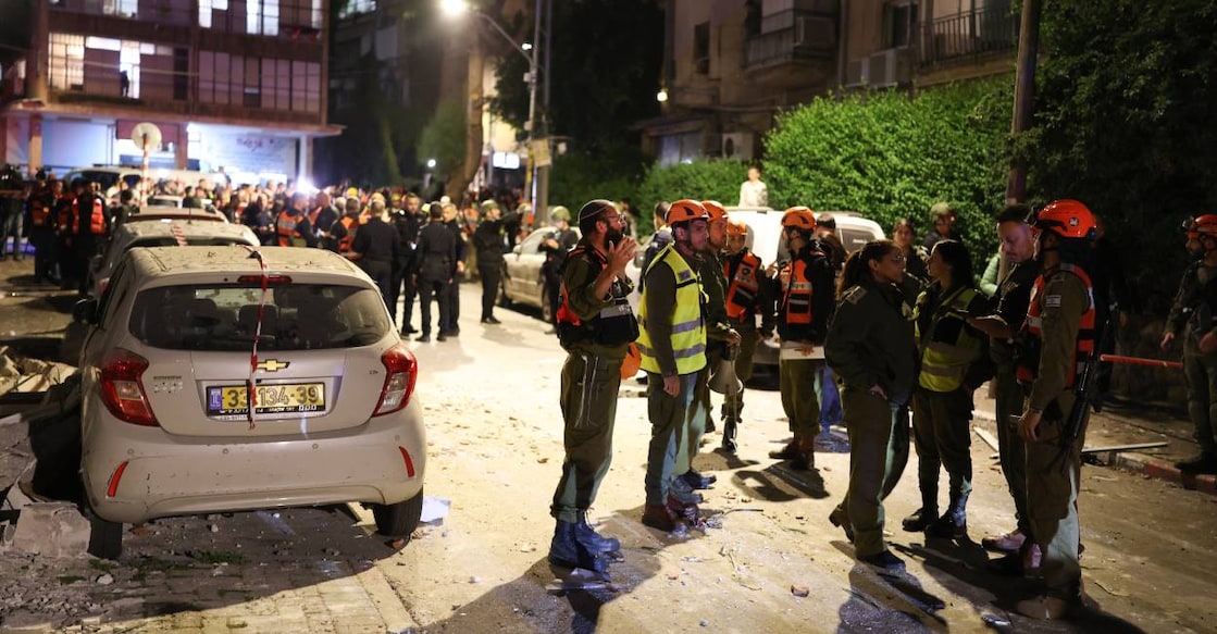 Police and first responders work at a scene where an apartment was damaged by a missile strike, in the outskirts of Tel Aviv, Israel on March 18, 2026. Photo: AFP