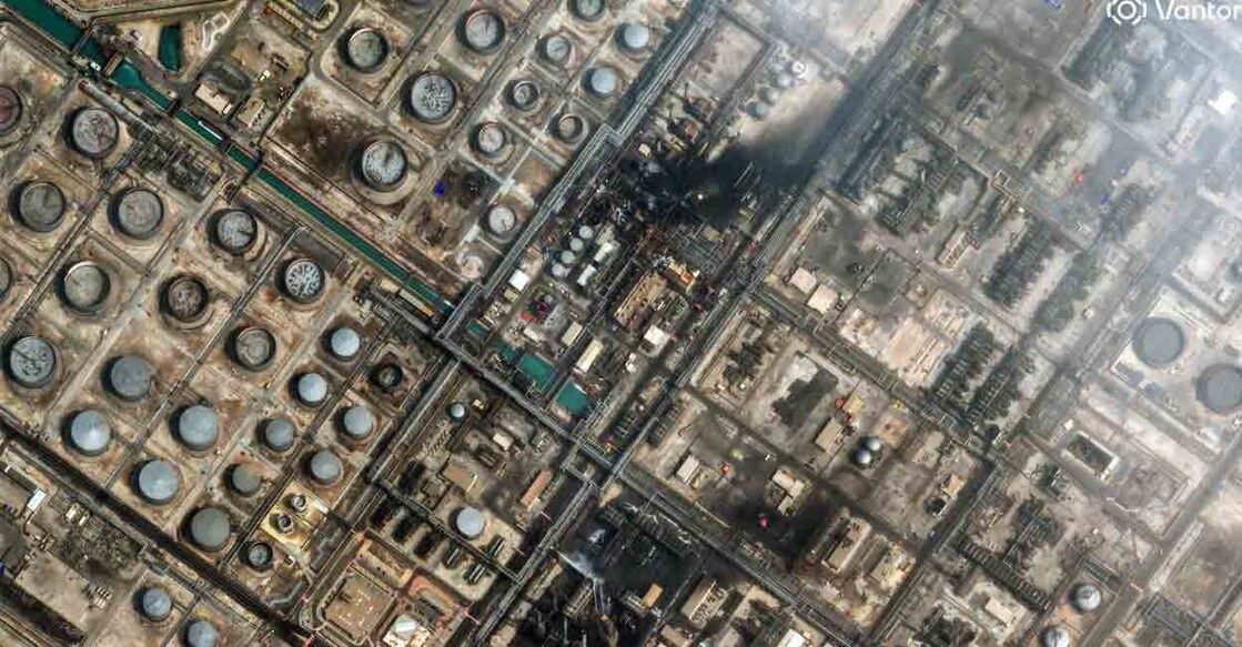 A satellite image shows efforts to control a fire as smoke rises in the Ras Tanura oil refinery in Saudi Arabia after a drone attack, amid the U.S.-Israel conflict with Iran, in Ras Tanura, Saudi Arabia March 2, 2026. Photo: Vantor/Handout via REUTERS