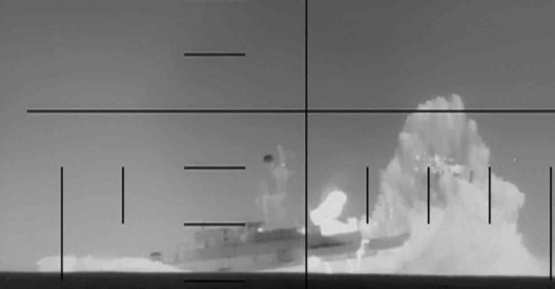 This frame grab from a video released by the US Department of Defense on March 4, 2026, shows what the Department of Defense says is periscope footage of a US Navy submarine firing on and sinking an Iranian warship in the Indian Ocean. Photo: AFP
