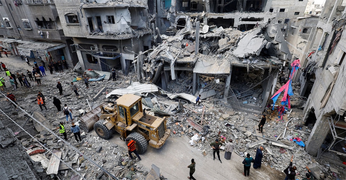 Palestinians gather at the site of an Israeli strike on a house in Al-Maghazi refugee camp, in the central Gaza Strip, May 21, 2026. Photo: REUTERS/Mahmoud Issa