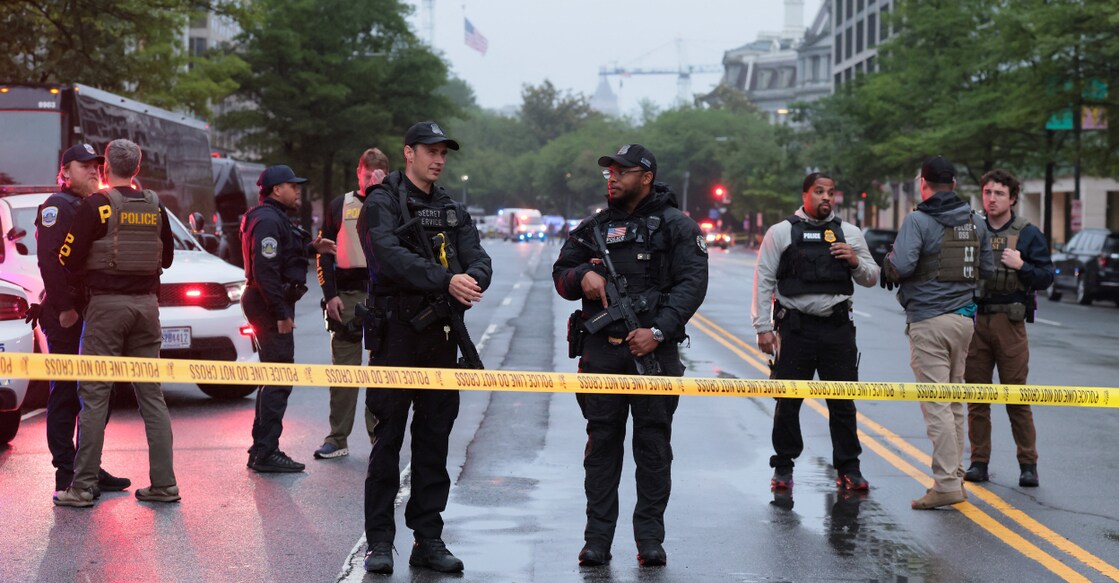 Law enforcement agents stand behind yellow tape near the White House, after gunshots were heard nearby, in Washington, DC, US. Photo: Reuters. 