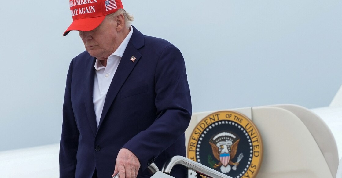 U.S. President Donald Trump disembarks Air Force One at Joint Base Andrews, Maryland, U.S. Photo: Reuters 
